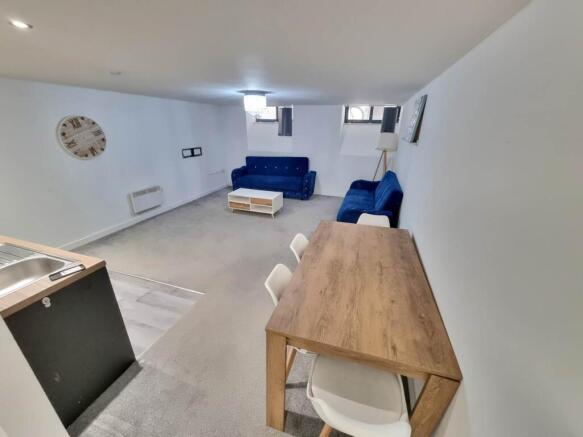 Studio to rent Image 6