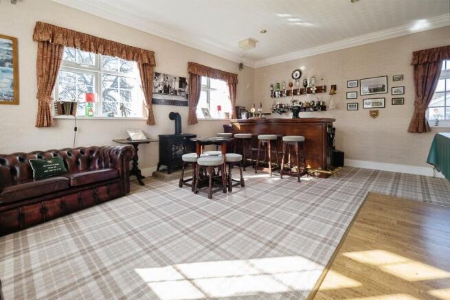 6 bed Detached Bungalow for sale Image 10