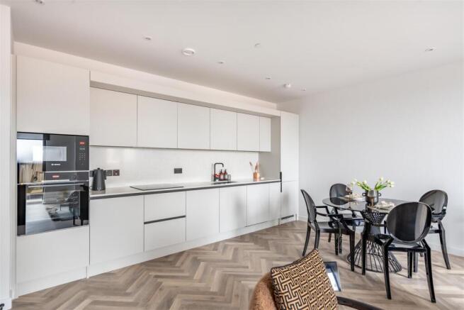 2 bed Penthouse for sale Image 8