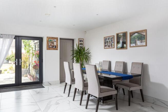 4 bed Detached for sale Image 9