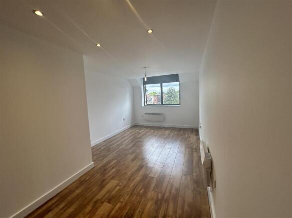 LOUNGE / KITCHEN