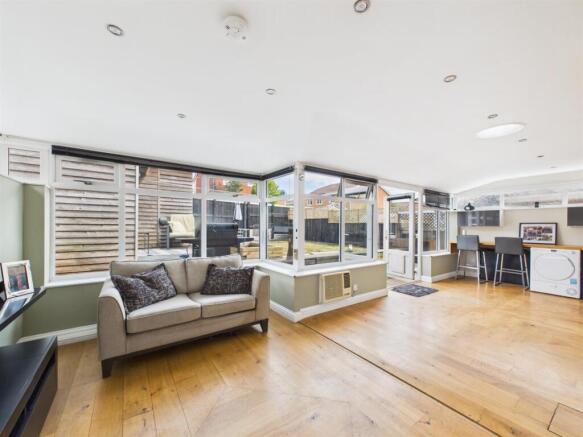 4 bed Detached for sale Image 4