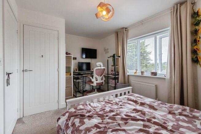 3 bed Semi-Detached for sale Image 8