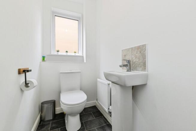 4 bed Detached for sale Image 8