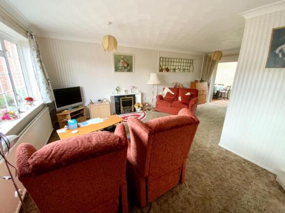 Lounge/Dining Room