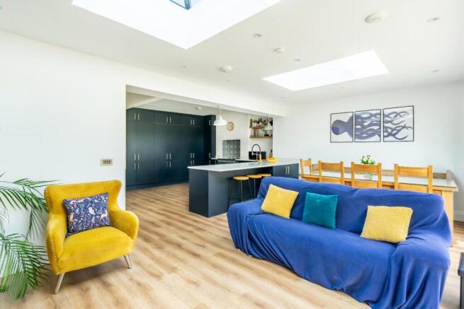3 bed Semi-Detached for sale Image 10