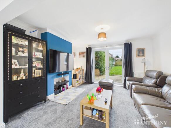 CAM02773G0-PR0406-STILL010