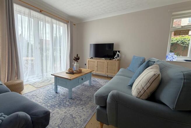 3 bed Ground Flat for sale Image 4