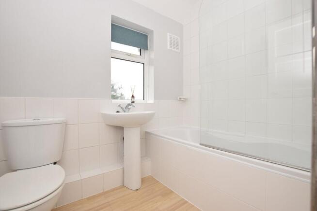 2 bed Semi-Detached to rent Image 6