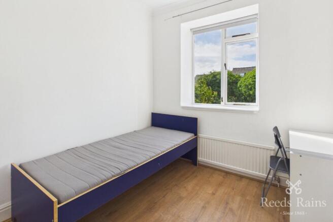 4 bed Semi-Detached to rent Image 9