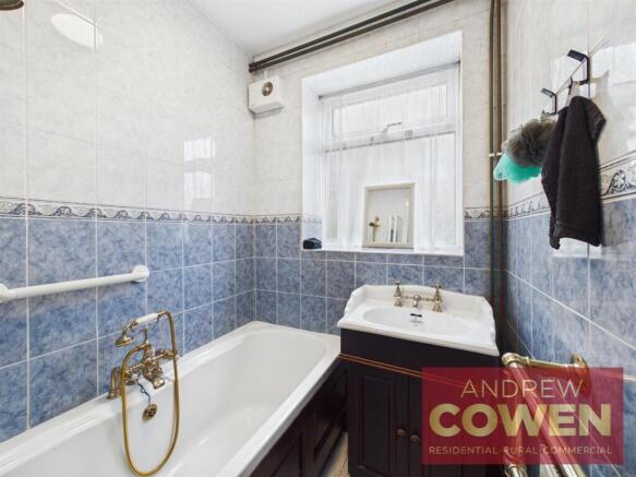 2 bed Flat for sale Image 11
