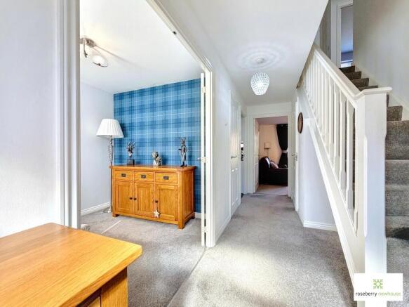 4 bed Detached for sale Image 11