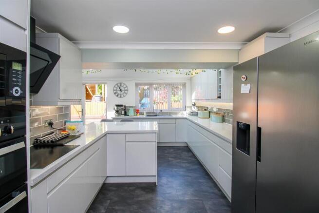 4 bed Detached for sale Image 5