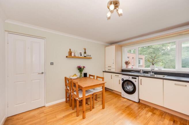 3 bed Flat for sale Image 8