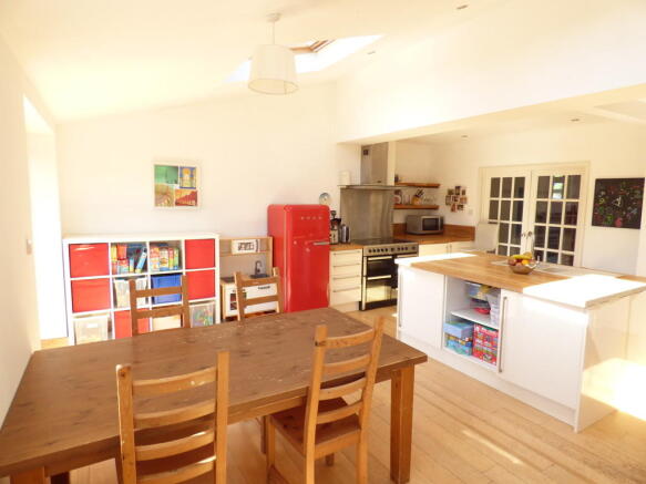 Kitchen diner (a)