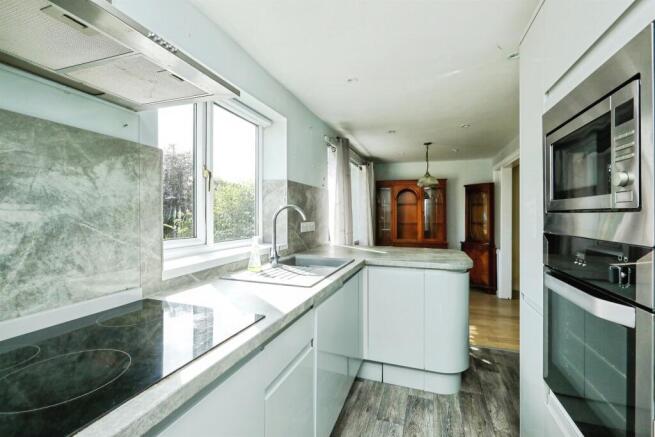 3 bed Semi-Detached for sale Image 5