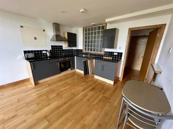 1 bed Apartment to rent Image 5