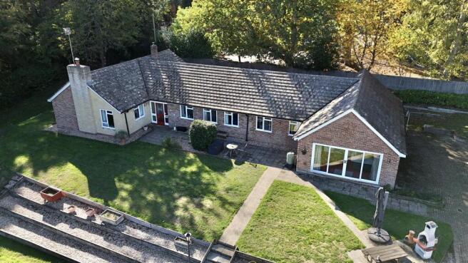 5-bed bungalow on Cricklewood, Chapel Lane, Curridge, £1,175,000