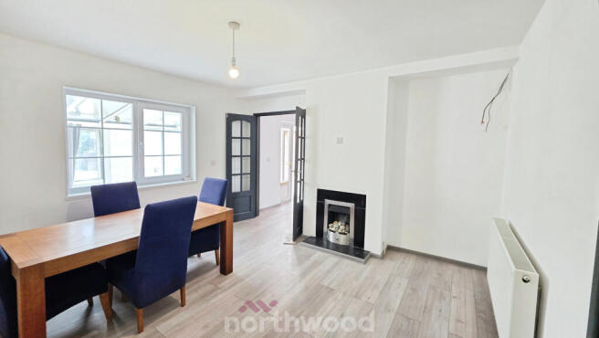 3 bed Semi-Detached for sale Image 6