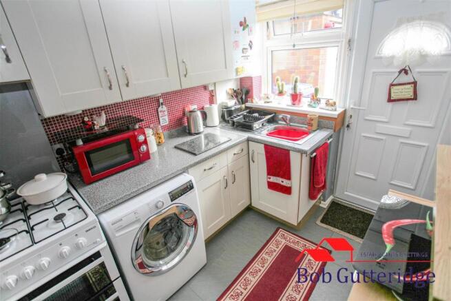 FITTED KITCHEN