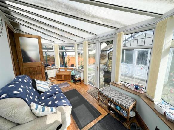 4 bed Detached Bungalow for sale Image 7