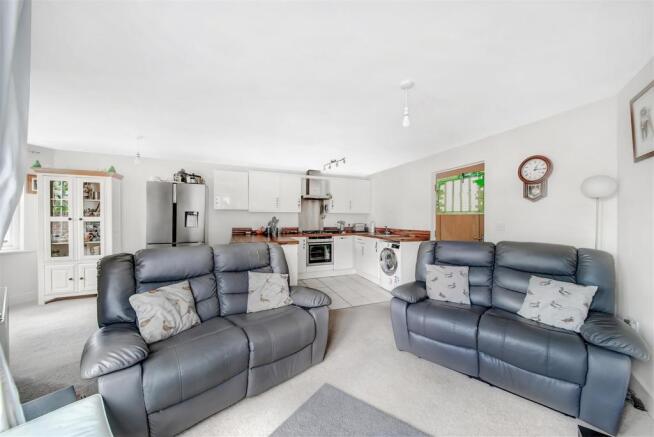 KITCHEN/LIVING AREA