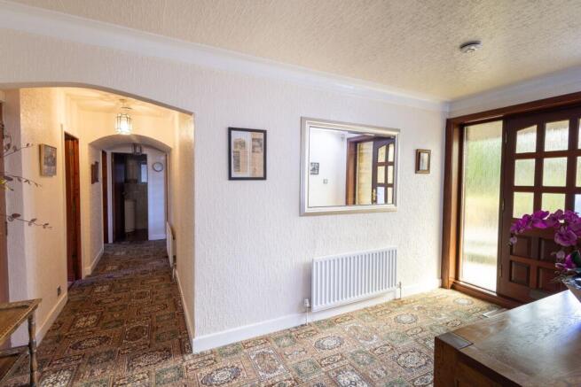 4 bed Bungalow for sale Image 9