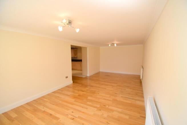Lounge/Dining Area