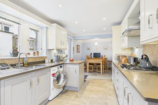 4 bed Detached for sale Image 4