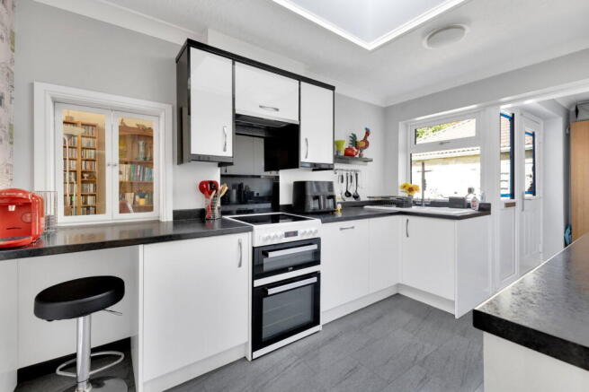 4 bed Detached Bungalow for sale Image 4