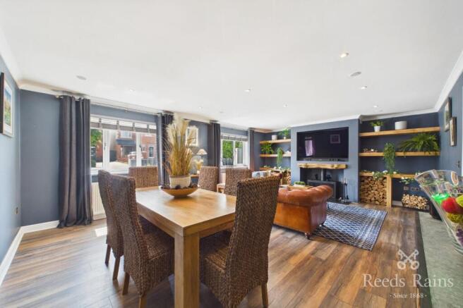 4 bed Detached for sale Image 7