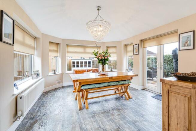 DINING FAMILY ROOM