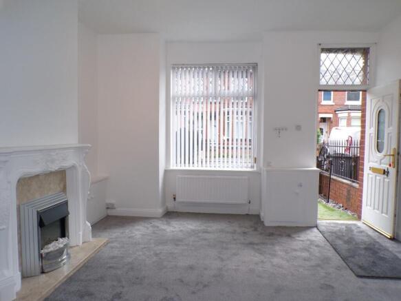 LancasterAve2lnge2.JPG
