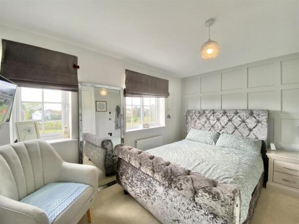 4 bed Detached for sale Image 7