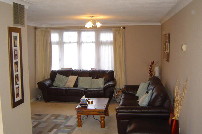 Lounge / Dining Area