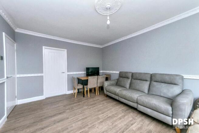 2 bed Flat for sale Image 5