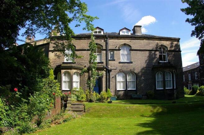 11 bed Flat for sale in halifax
