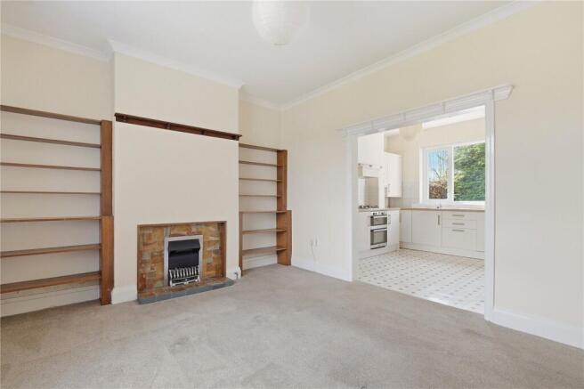 4 bed Semi-Detached to rent Image 7