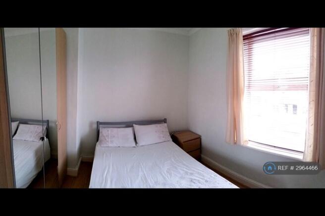 2 bed Terraced to rent Image 6