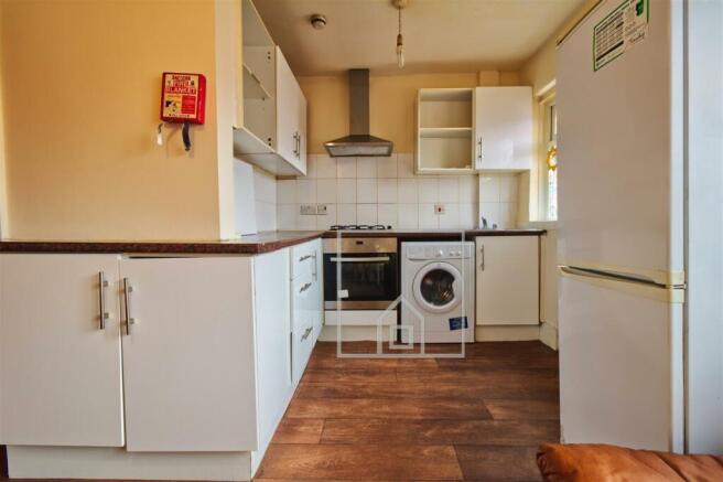 5 bed House to rent Image 12