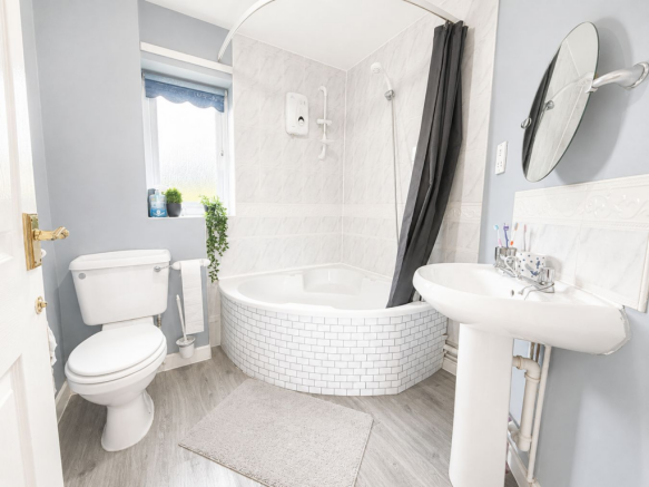 3 bed Town House for sale Image 6
