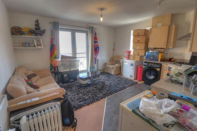LOUNGE/KITCHEN