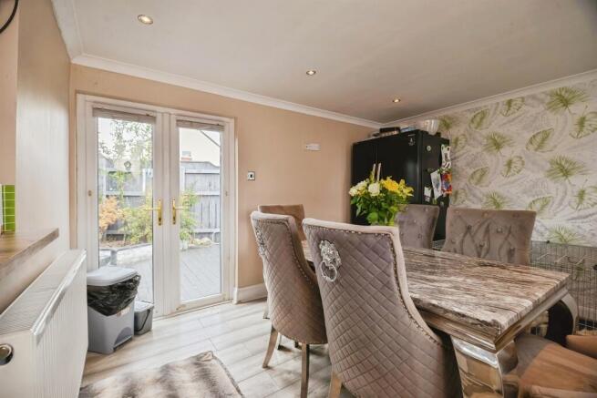 3 bed Semi-Detached for sale Image 3