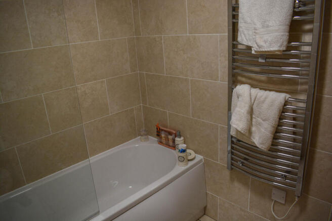 2 bed Apartment to rent Image 7