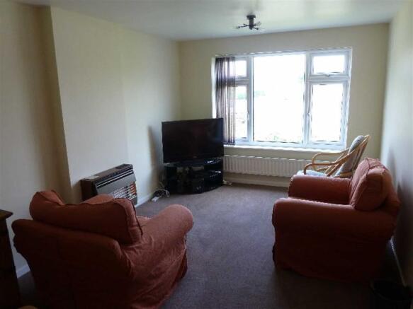 LIVING / DINING ROOM