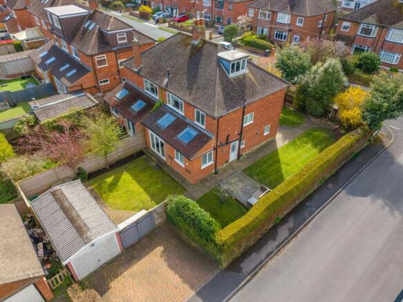 4 bed Semi-Detached for sale Image 12