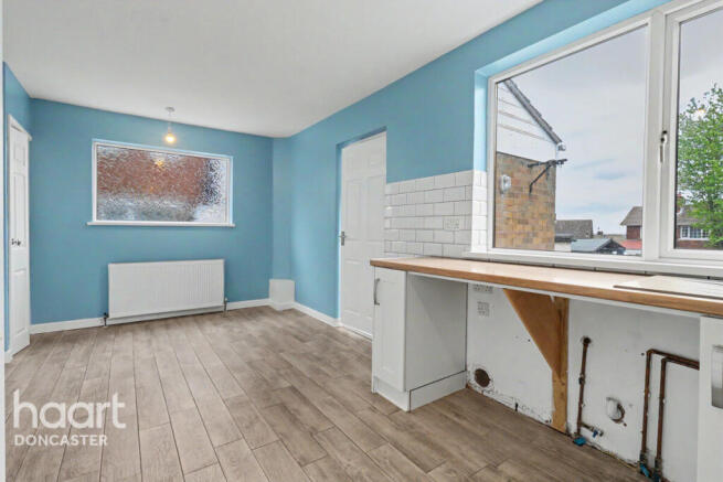 3 bed Semi-Detached for sale Image 10