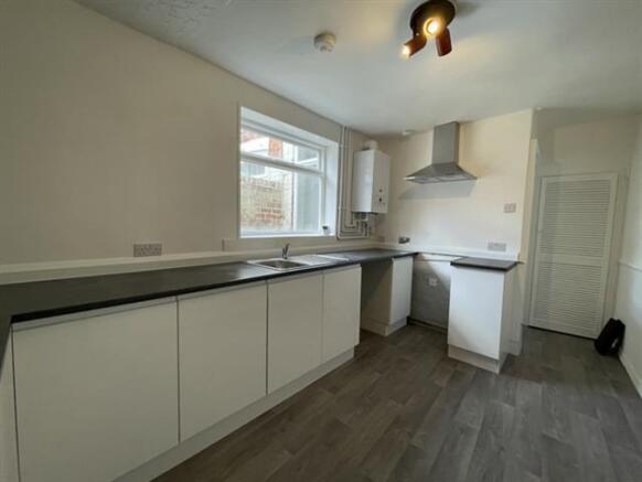 2 bed Terraced to rent Image 5