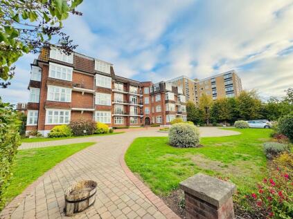 Portsmouth Road, River Court Portsmouth Road, KT6