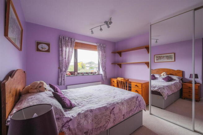 4 bed Semi-Detached for sale Image 6